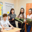 Представители добровольческого движения омских колледжей помогают подшефному Стаханову - Газета Знамя Труда