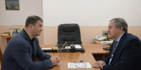 Виталий Хоценко провел рабочую встречу с главой Нижнеомского района Анатолием Стадниковым - Газета Знамя Труда