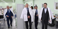 Виталий Хоценко посетил Омский завод "Электроточприбор" - Газета Знамя Труда