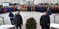 Губернатор Виталий Хоценко в день вывода войск из Афганистана возложил цветы к Мемориалу в память о подвиге наших соотечественников - Газета Знамя Труда