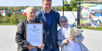 Виталий Хоценко поздравил жителей села Иртыш с завершением масштабной работы по благоустройству - Газета Знамя Труда