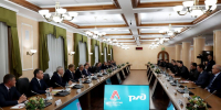 Состоялась рабочая встреча полпреда с тренерским штабом и игроками волейбольного клуба «Локомотив» - Газета Знамя Труда