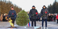 В Омске почтили память Героев Отечества минутой молчания и возложением цветов к монументам воинской славы в Парке Победы - Газета Знамя Труда